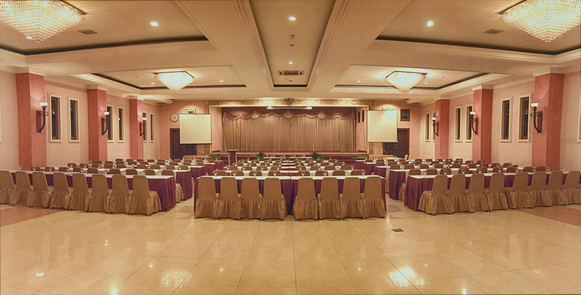 โรงแรมโลตัสการ์เด้น เกอดีรี ภายนอก รูปภาพ